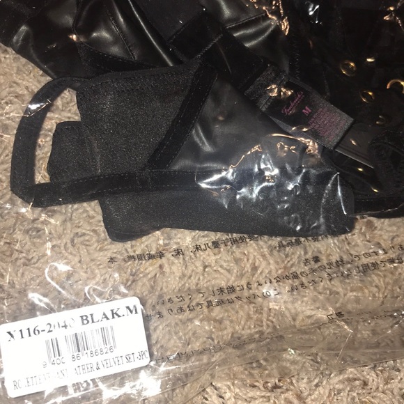 Roxette vegan leather & velvet set - Picture 4 of 4